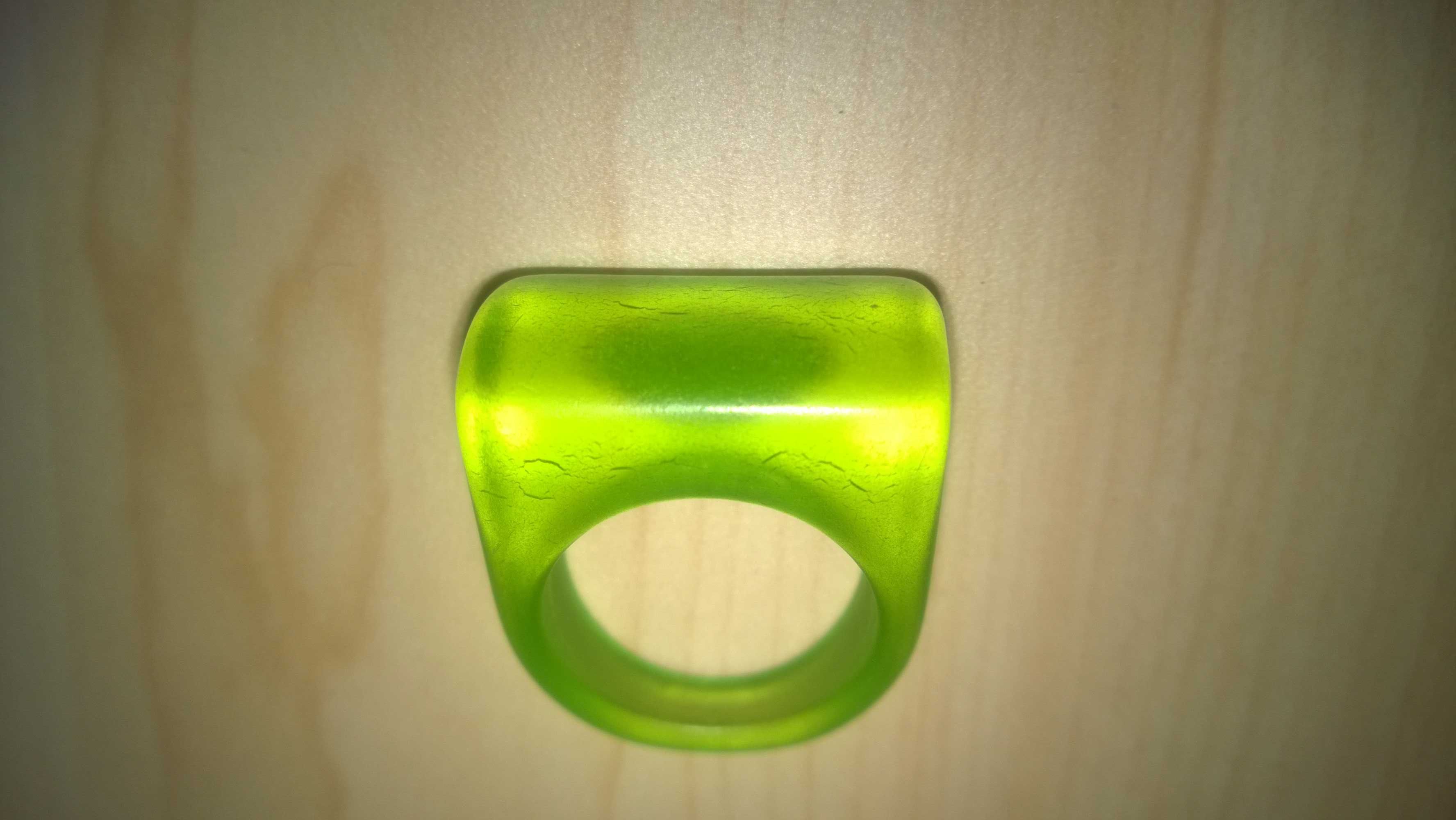 Anel verde de senhora ou para menina