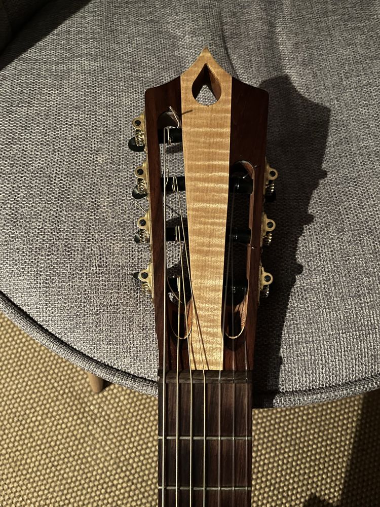 Guitarra clássica de concerto l sete cordas