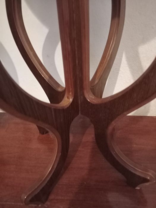 Vendo móvel pequeno em bom estado, tem pequenas marcas de uso .