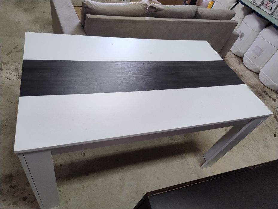 MESA DOMUS preta e branca.