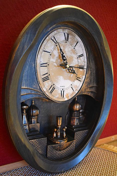 Zegar ozdobny , ścienny , kwarcowy .