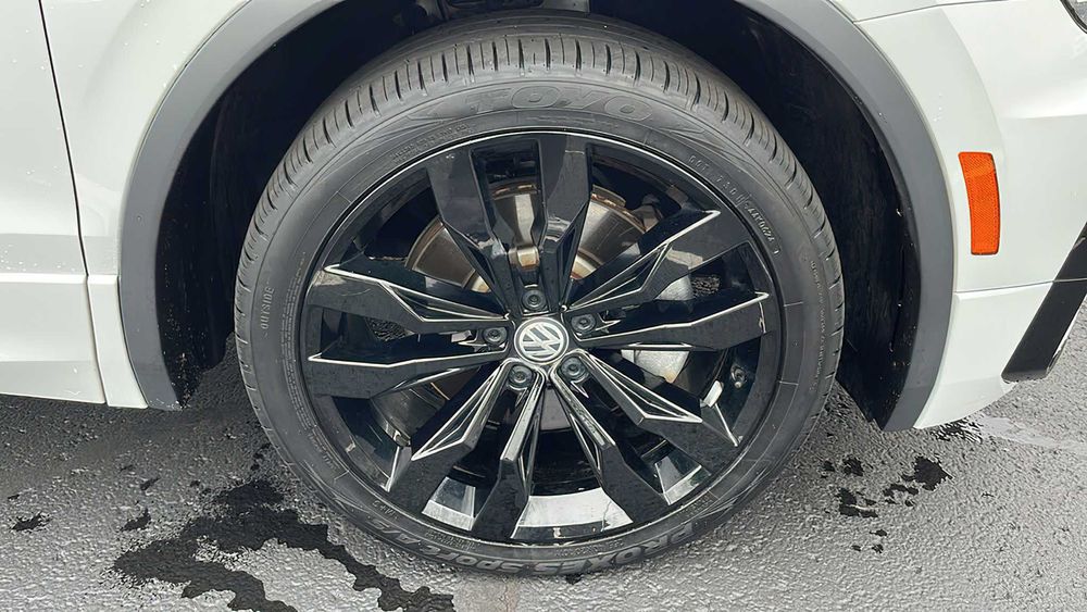 Volkswagen Tiguan      2021
