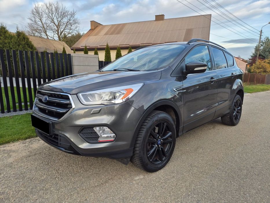 Ford Kuga Kamera cofania Podgrzewana kierownica Hak elektryczny