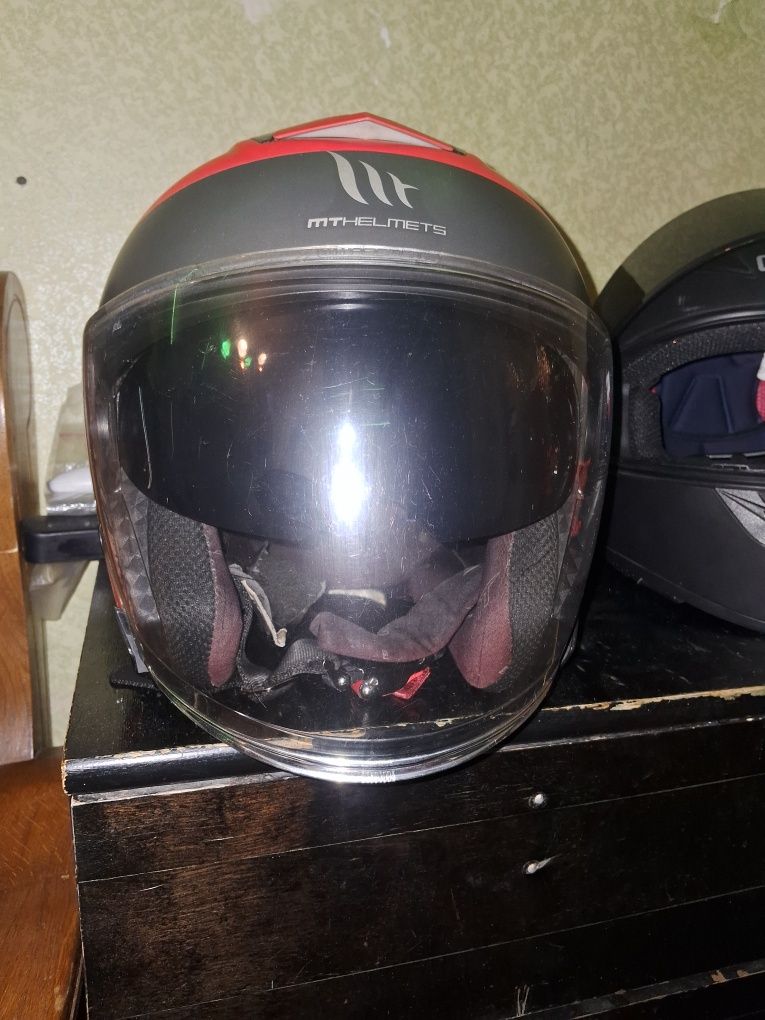 Шлем MT Helmets .