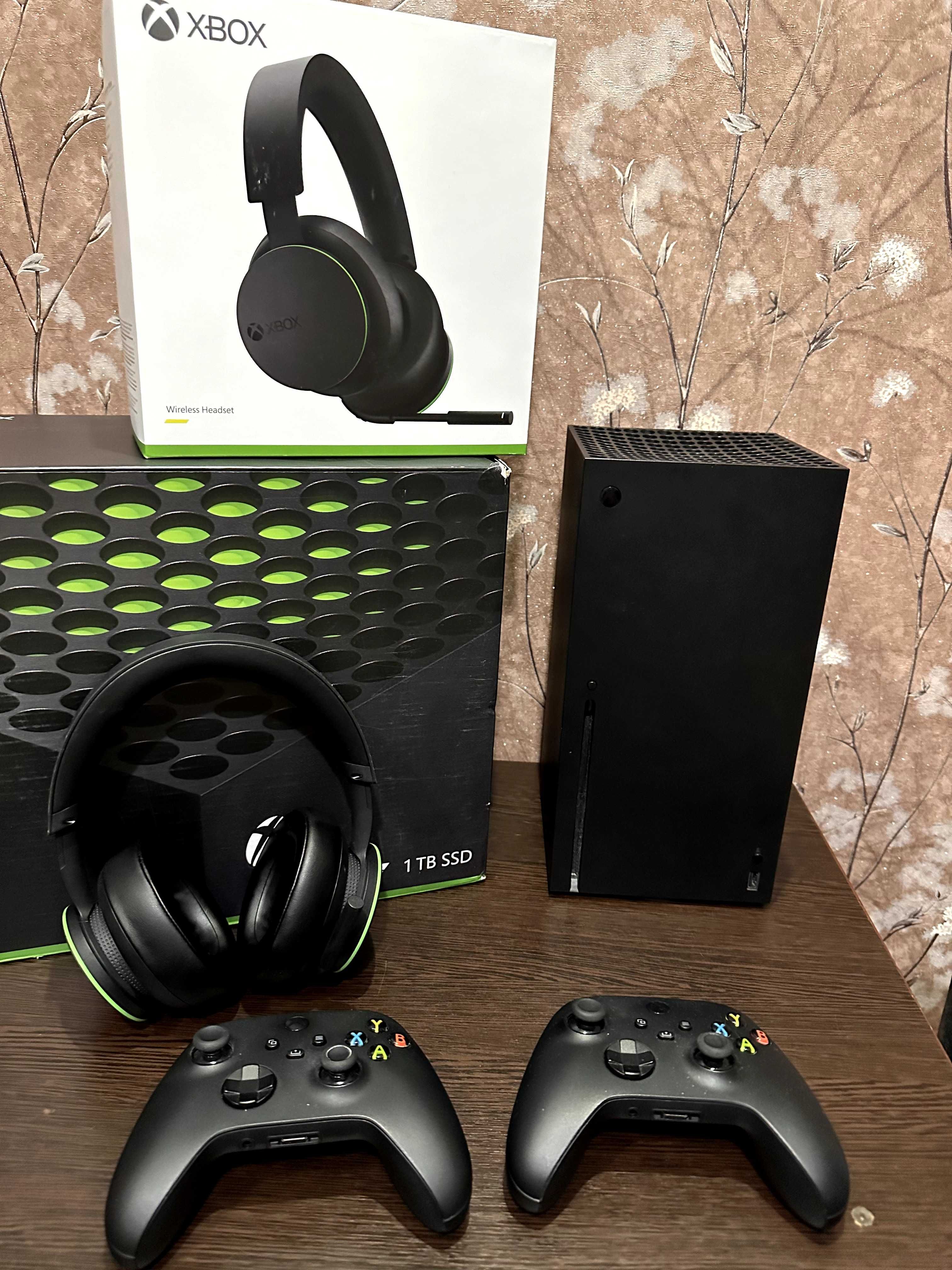 Консоль XBOX Series X 1TB black + 2 геймпади