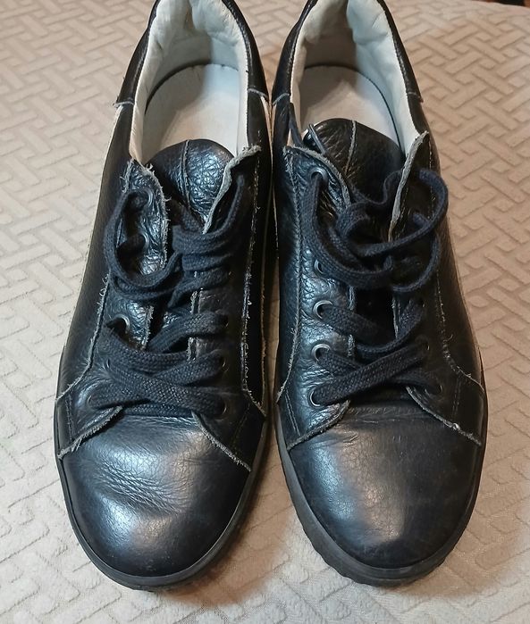 Кросівки шкіряні 40 розмір