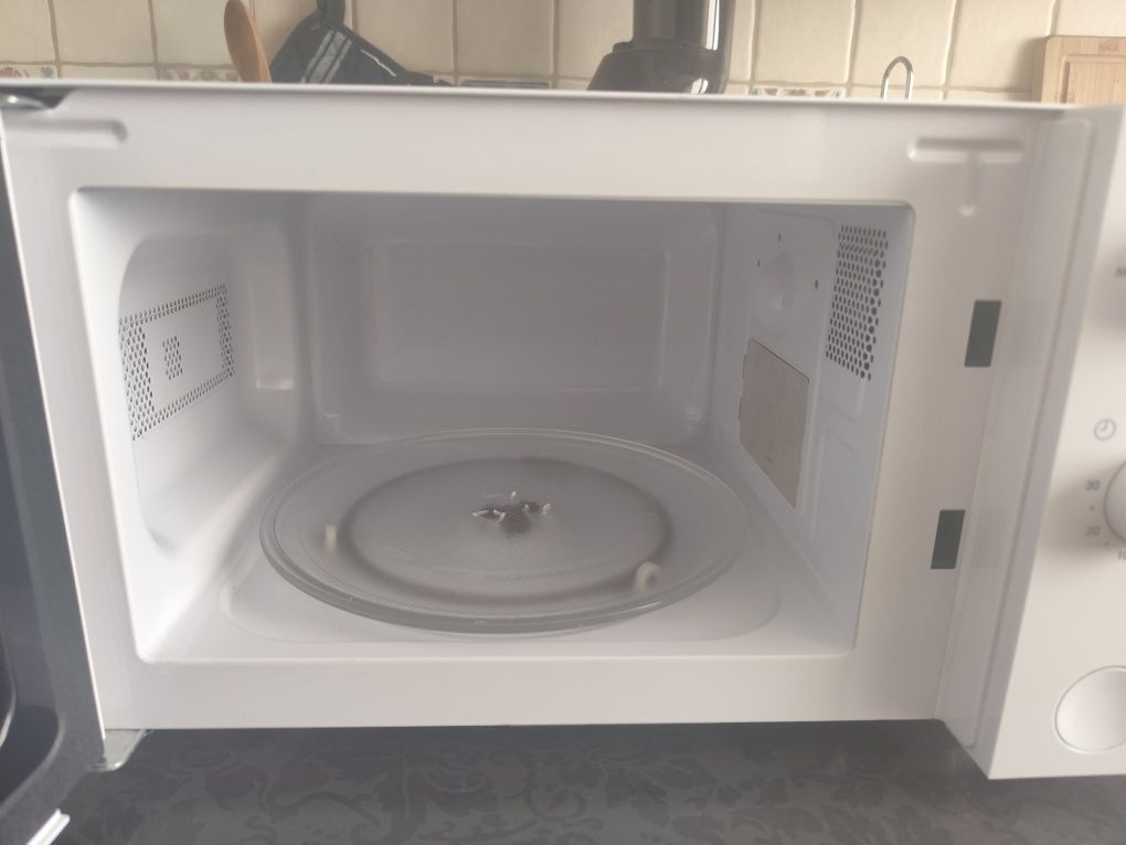 Mikrofalówka Ikea Tillreda mała biała kuchenka mikrofalowa