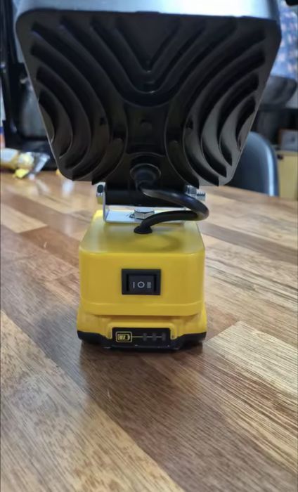 Прожектор лампа освещения павербанк на dewalt акуму новий якісний ліхт