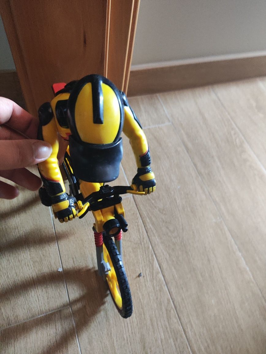 Action Man – Boneco com Bicicleta de Montanha (1998, Hasbro)
