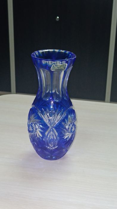 Wazon kryształowy niebieski wysokość 18 cm Huta Violetta. PRL.