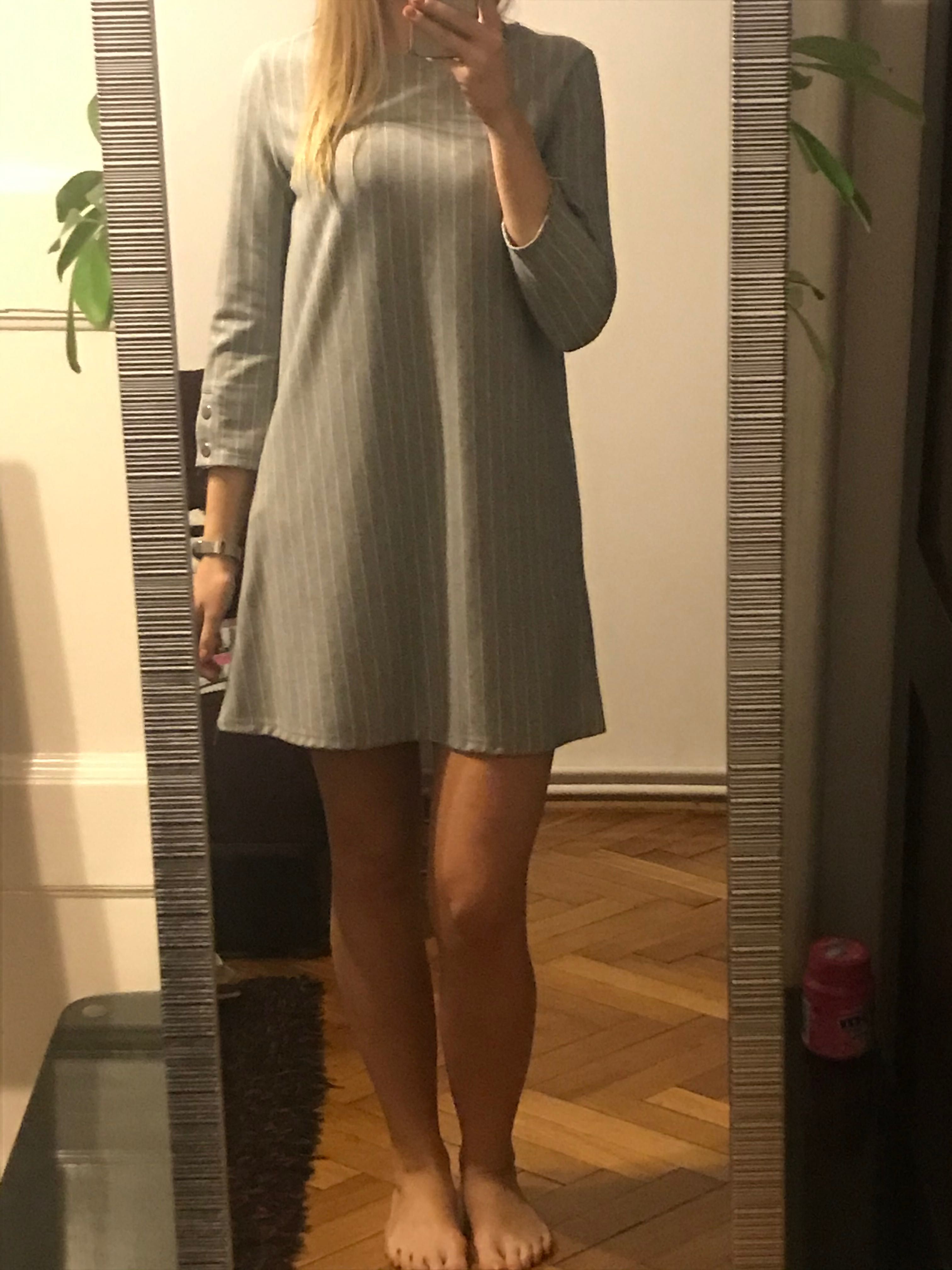 Elegancka krótka sukienka z rekawem 3/4