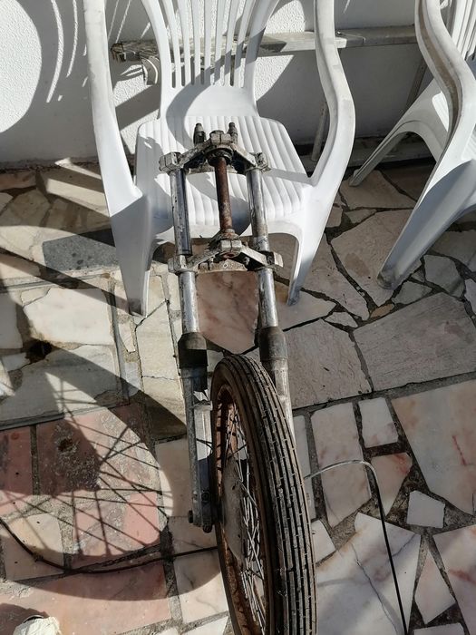 Jante antiga com bainhas e travão de tambor