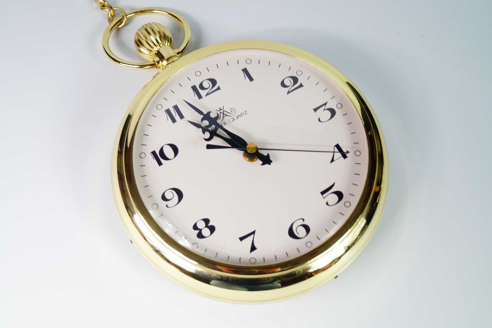 Ładny zegar na łańcuszku 67 cm