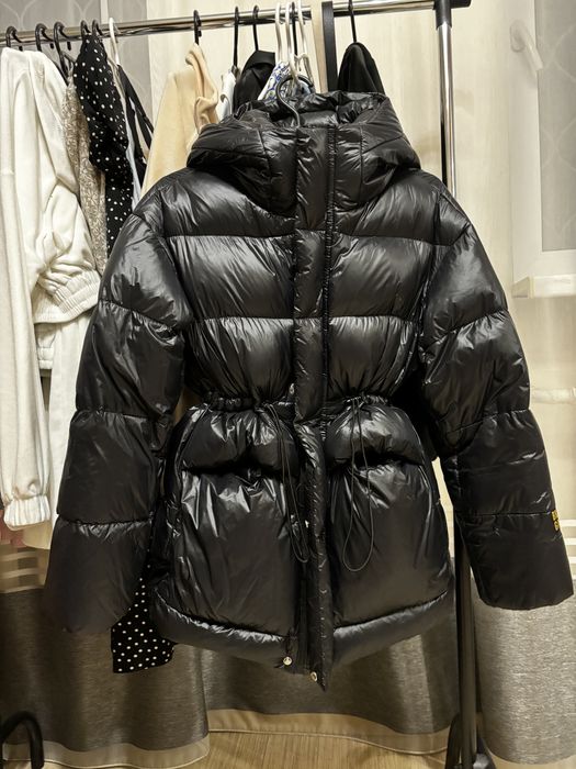 Черный пуфер очень теплый