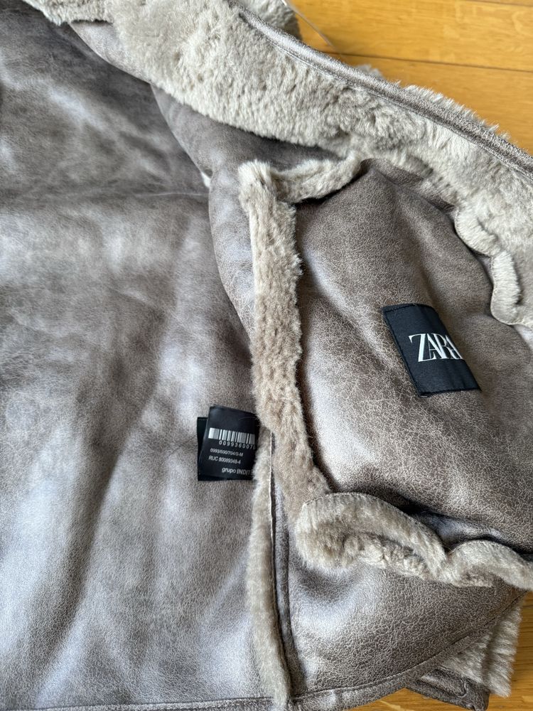 Куртка зі штучної овчини Zara
