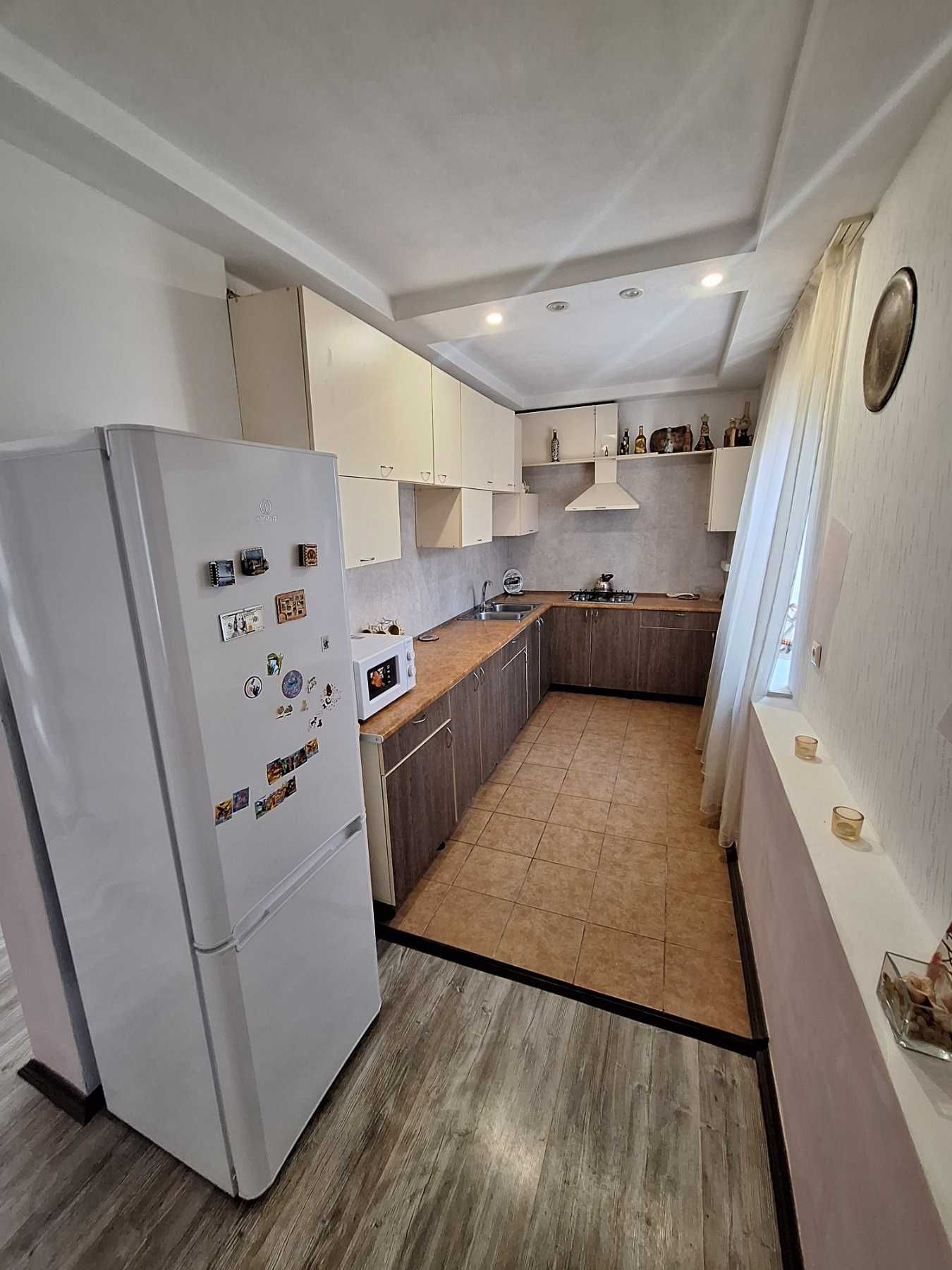Продам 2-х поверховий будинок 156м2 на ділянці 13 сот, гарний стан.