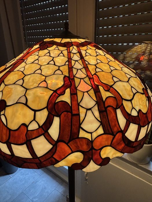 Lampa witrażowa w stylu Tiffany Śliczna