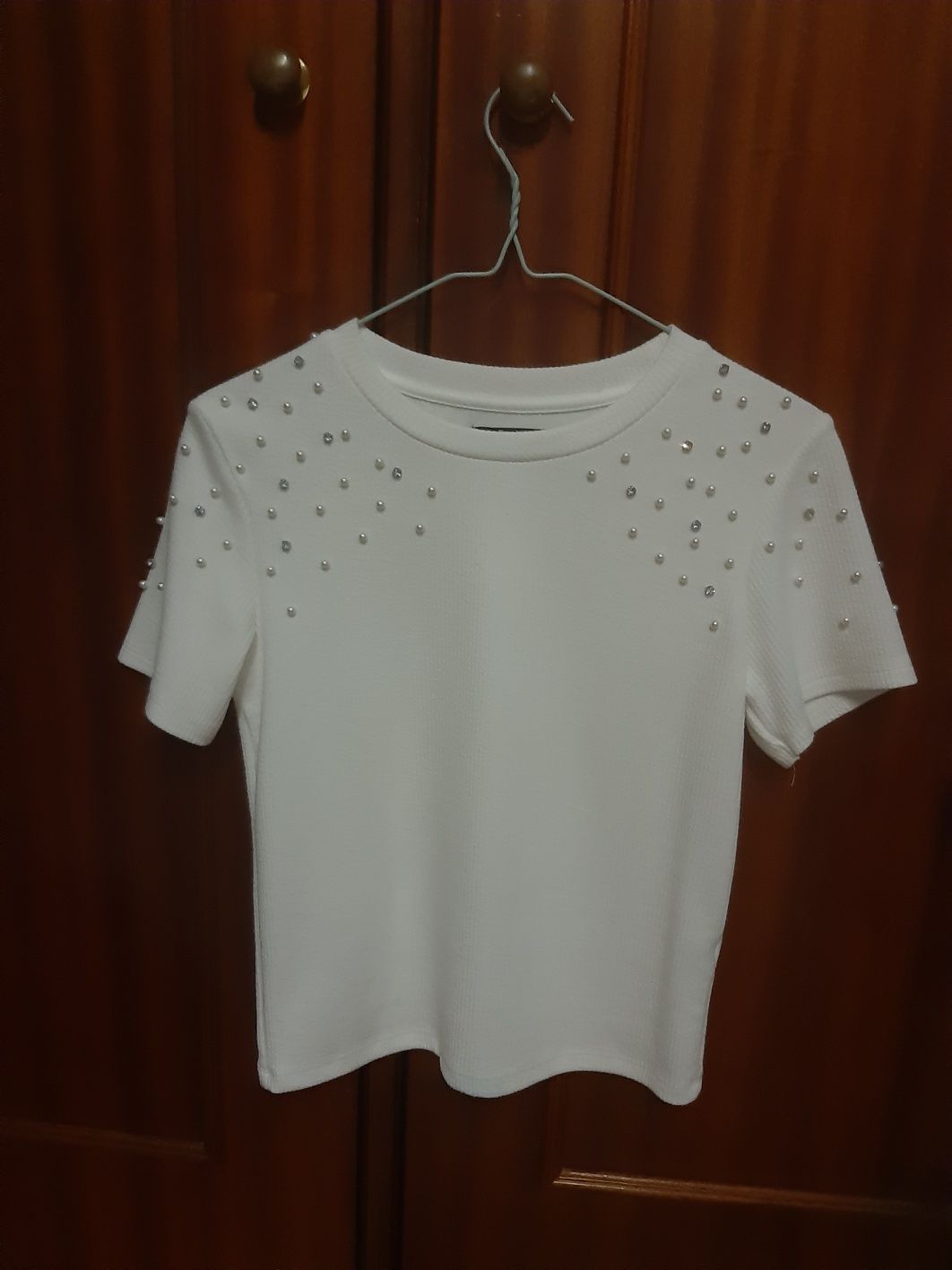 Blusa branca com apliques