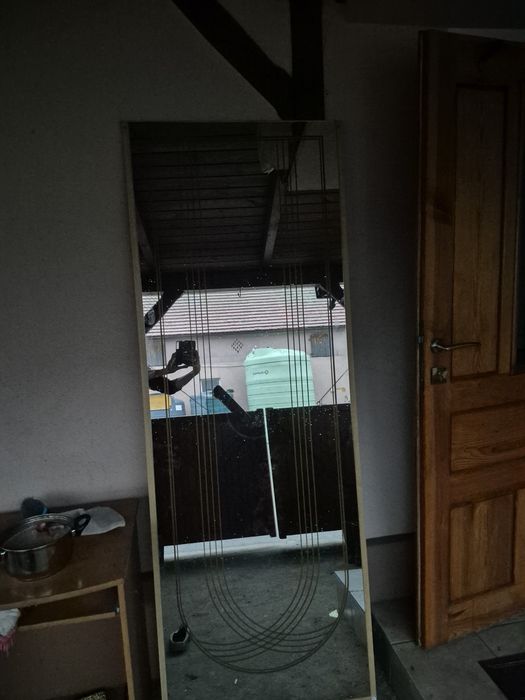 Lustro z drewnianą ramą