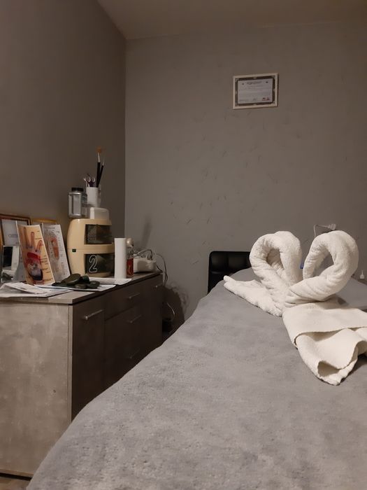 Класичний, спини, всього тіла, шия і Антицелюлітний масаж для жінок