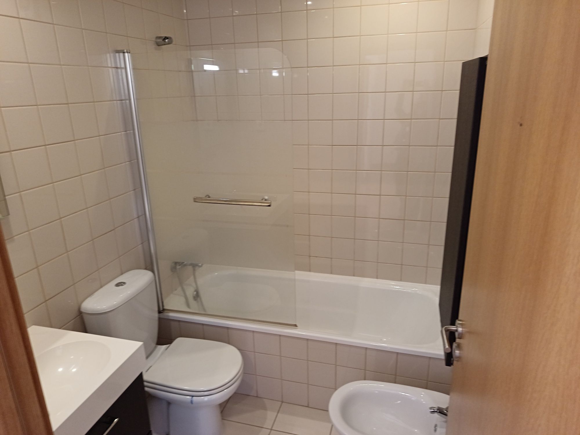 Arrendamento de quartos em T3 na Rua da Farrapa, São João de Vêr