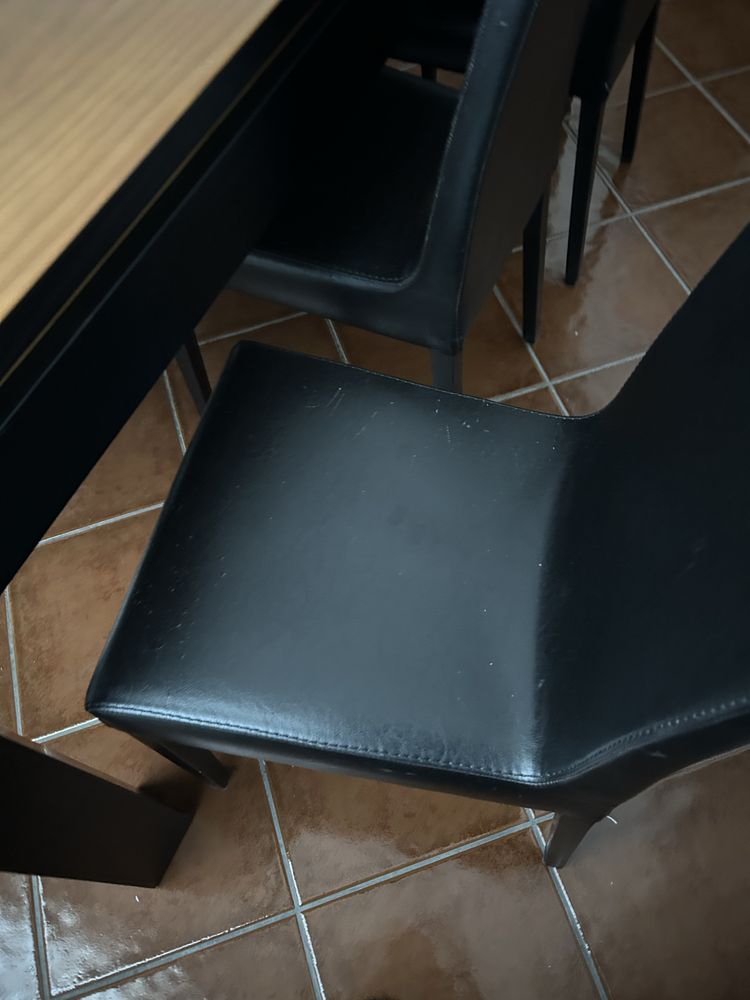 Mesa de jantar e 6 cadeiras