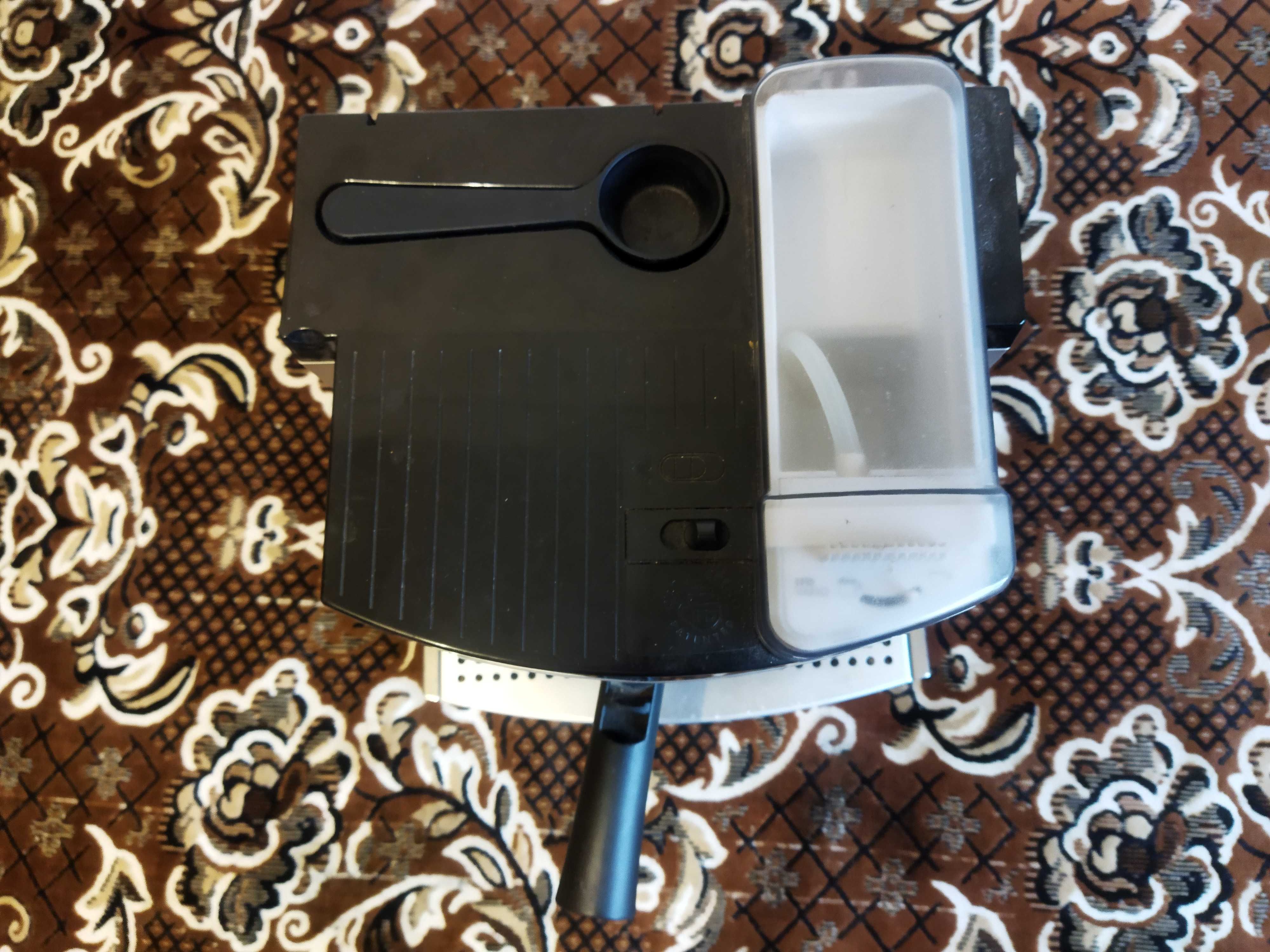 Кофеварка рожковая Delonghi EC650 1700W(без рожка).