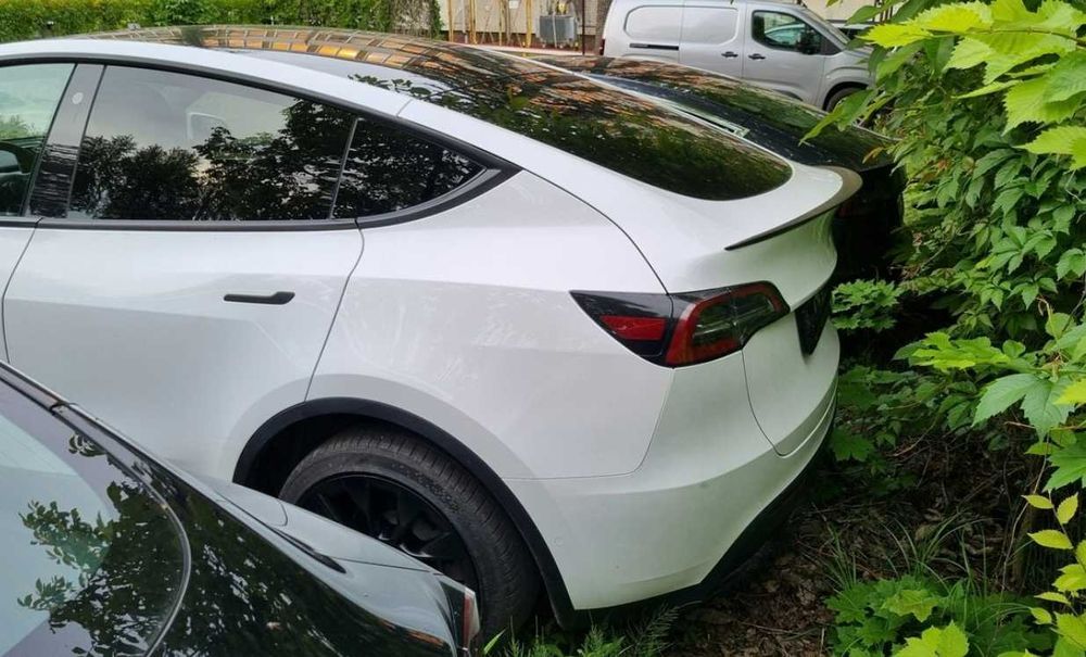 TESLA 3 Y  бампер перід зад, є всі б/у запчастини розборка