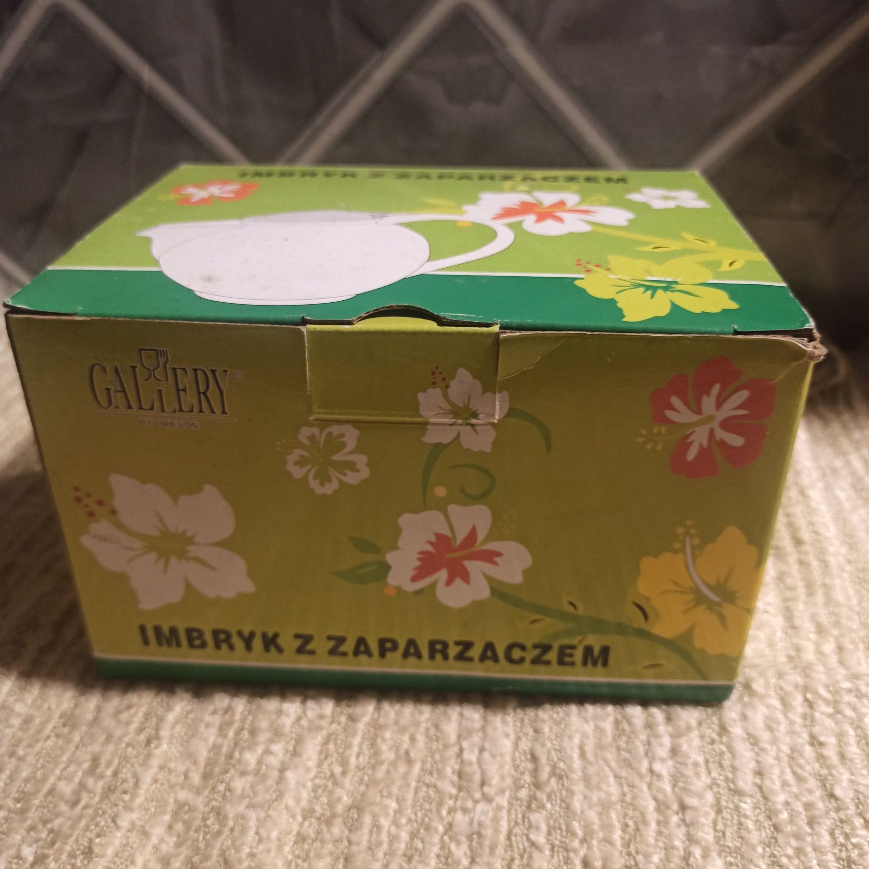 Imbryk z zaparzaczem, dzbanek do herbaty i  kawy