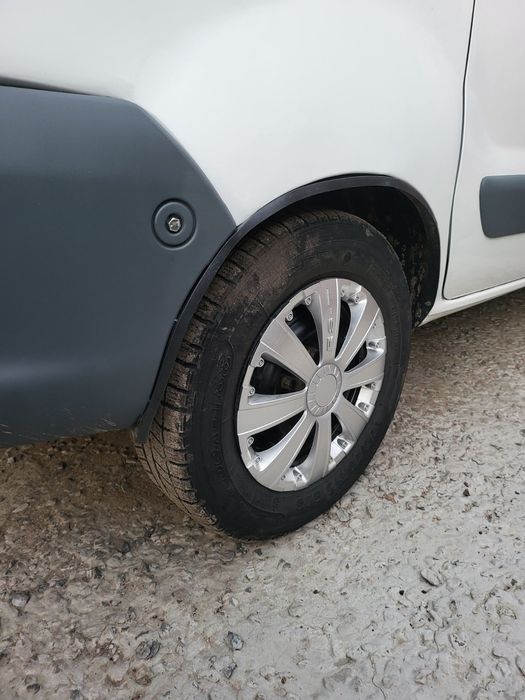 Сімейний або для роботи автомобіль