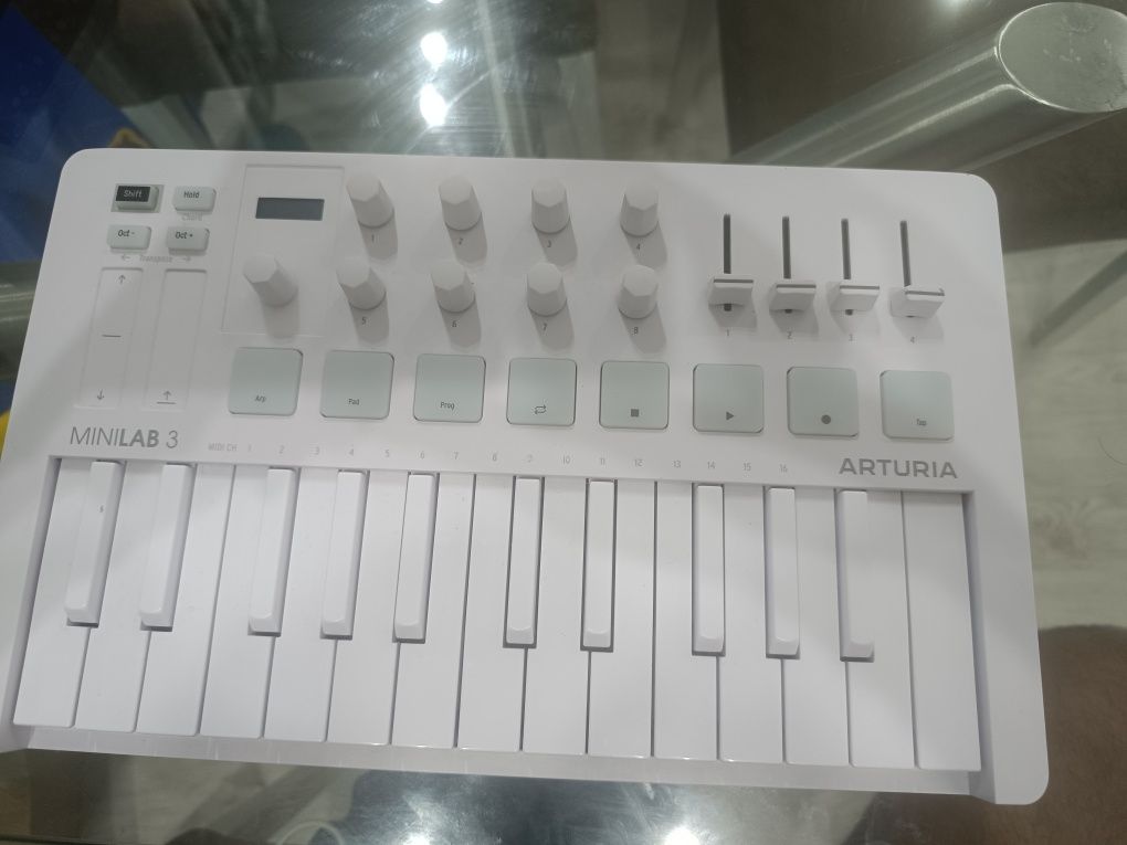 Arturia Minilab 3