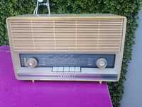 Rádio antigo da marca Philips