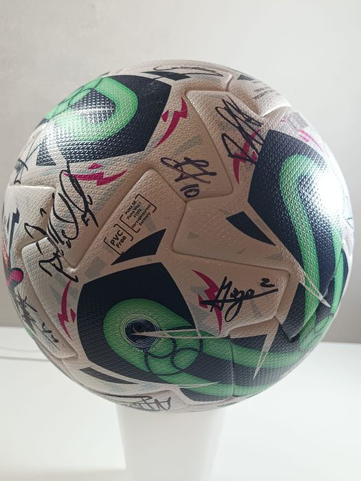 Bola oficial autografada pelo plantel Vit. Guimarães
