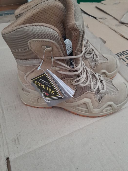 Берці LOWA різних розмірів