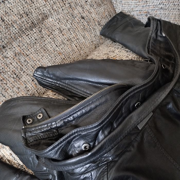 Продам шкіряну куртку bugatti