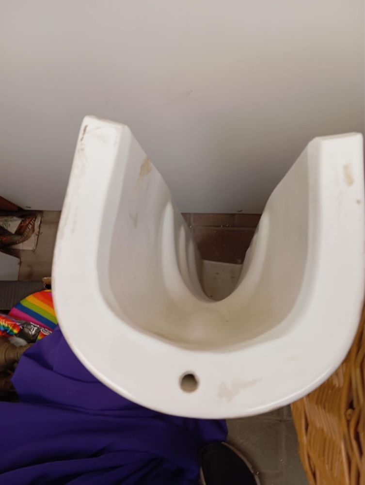 Noga pod umywalke