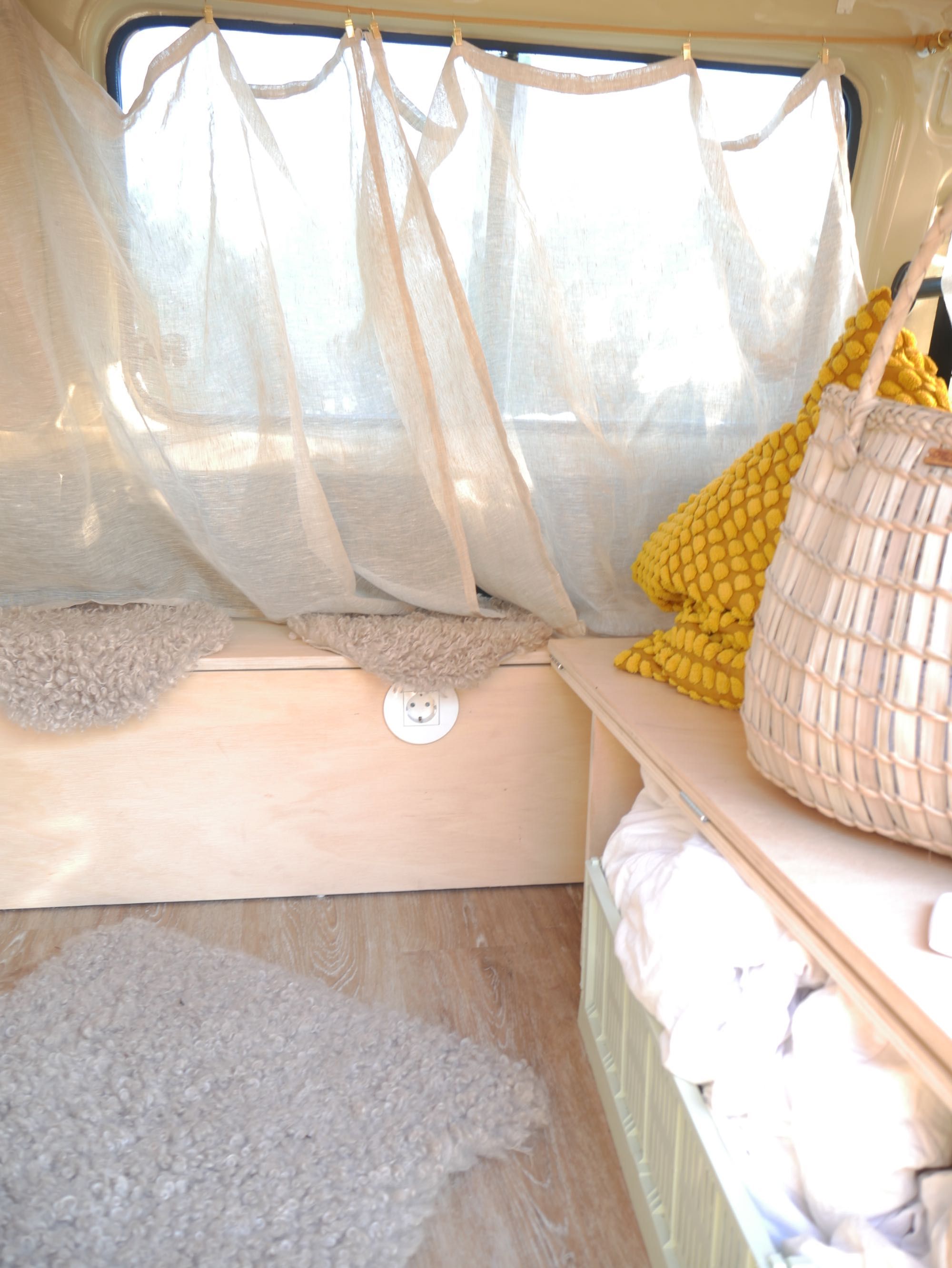 Campervan Mitsubishi L300 6 lugares todo equipado