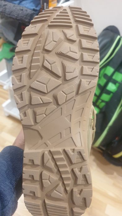 Продам зимнюю обувь