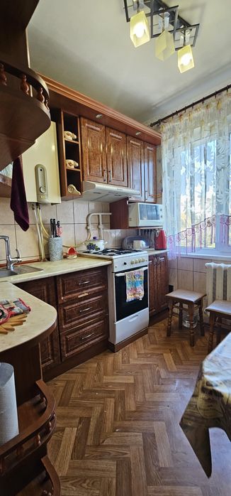 Чудова трьохкімнатна квартира по  Ю.Вороного