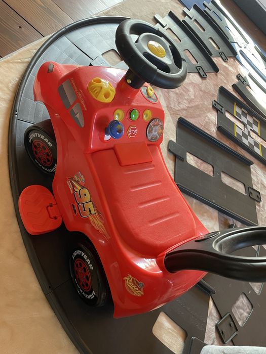 Zygzak McQueen jeździk-pchacz + tor