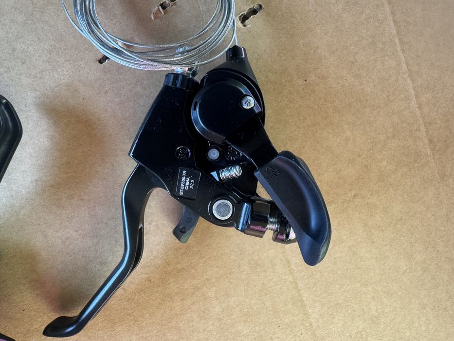 Klamkomanetki Shimano 3x7 biegów . Okazja Nowe