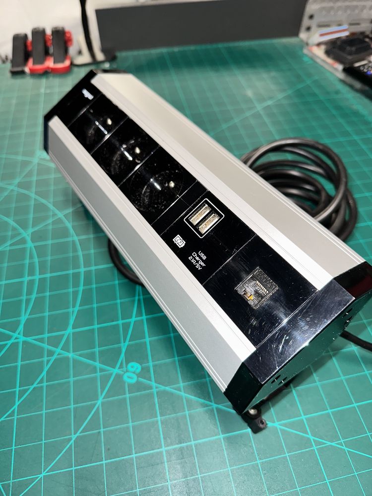 Listwa zasilająca Maxbert Magnat Stick 3x230V + 1xRJ45 + 2xUSB