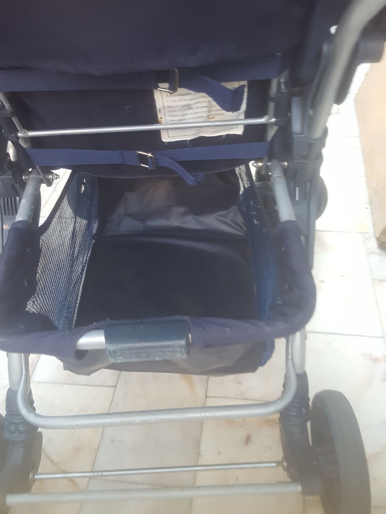 Carrinho  para passear bebés da Infantia