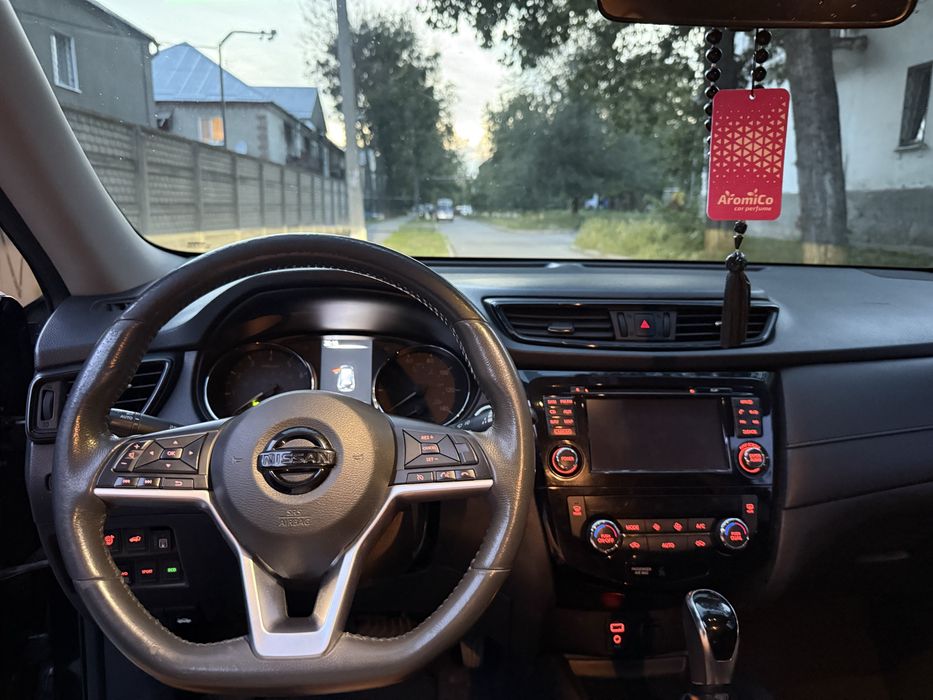 Продам автомобиль Nissan Rogue 2017 2.5 Газ