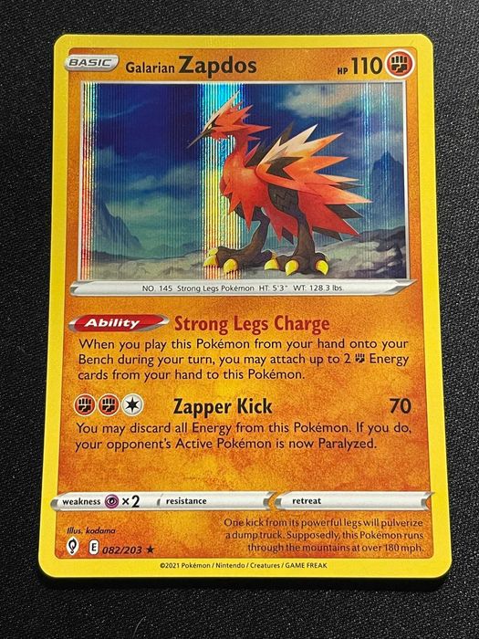 Carta Pokémon Galarian Zapdos Holo 82/203 Evolving Skies