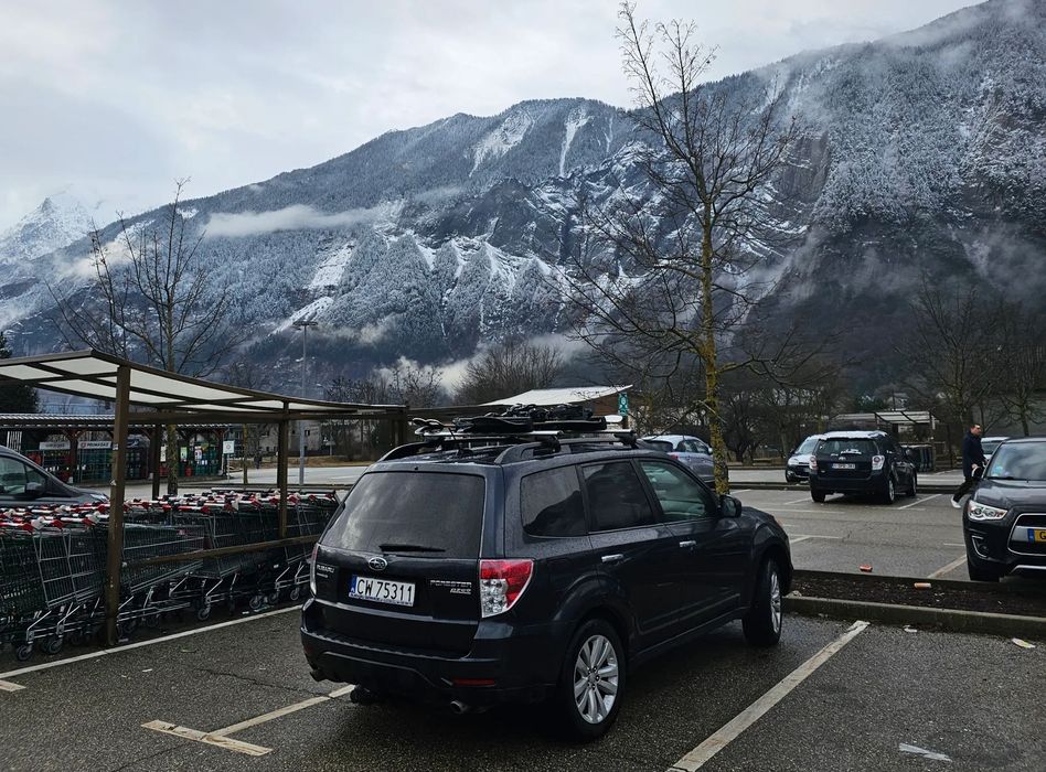 Subaru Forester Pierwszy właściciel, nowe opony zimowe, hak
