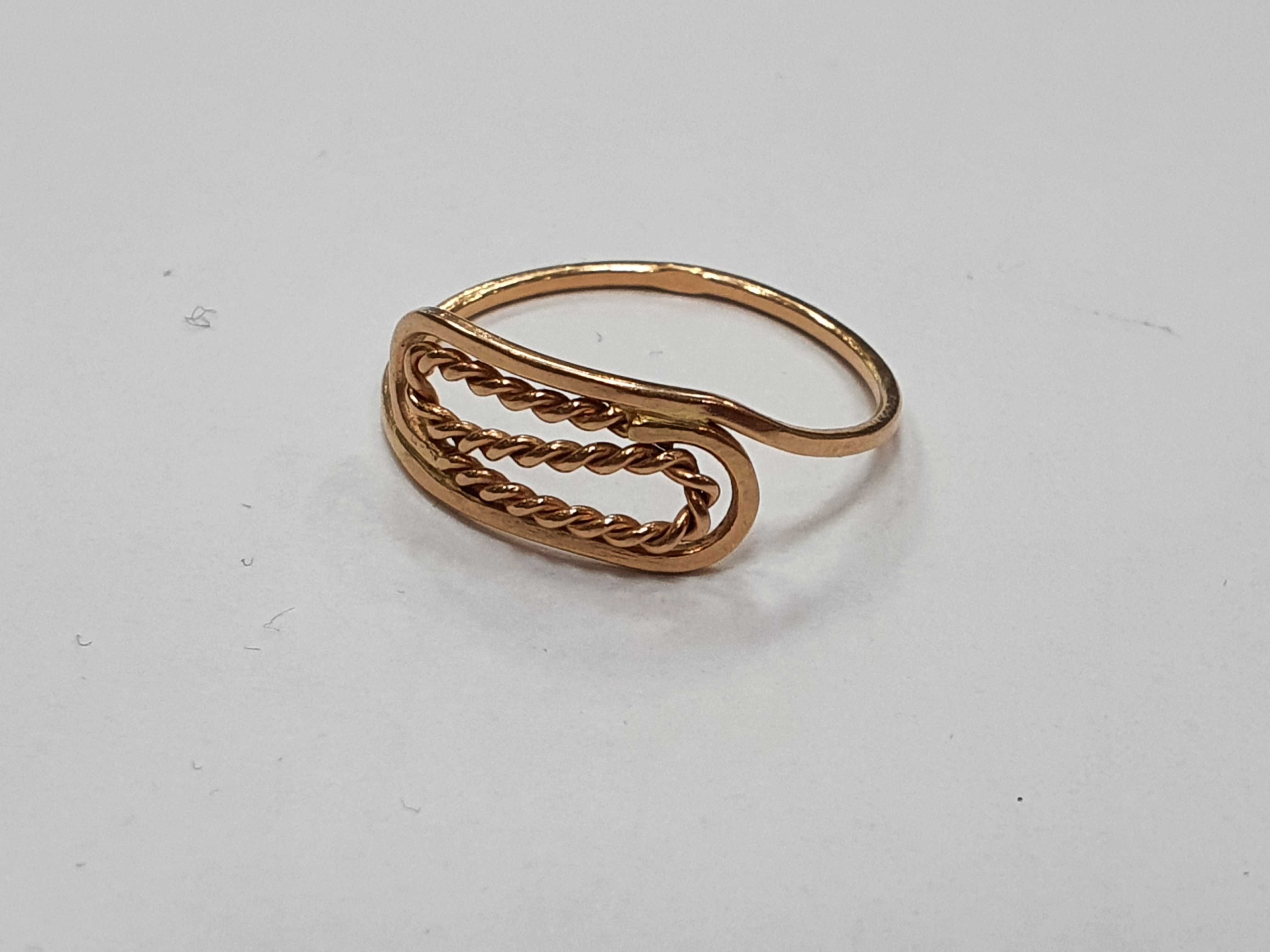 Piękny złoty pierścionek damski/ Radzieckie 583/ 1.24 gram/ R16/ sklep