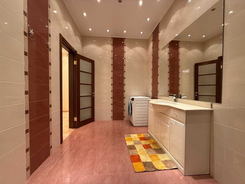 Оренда 2к, Коновальця 32Б, Печерськ, Центр, Генератор