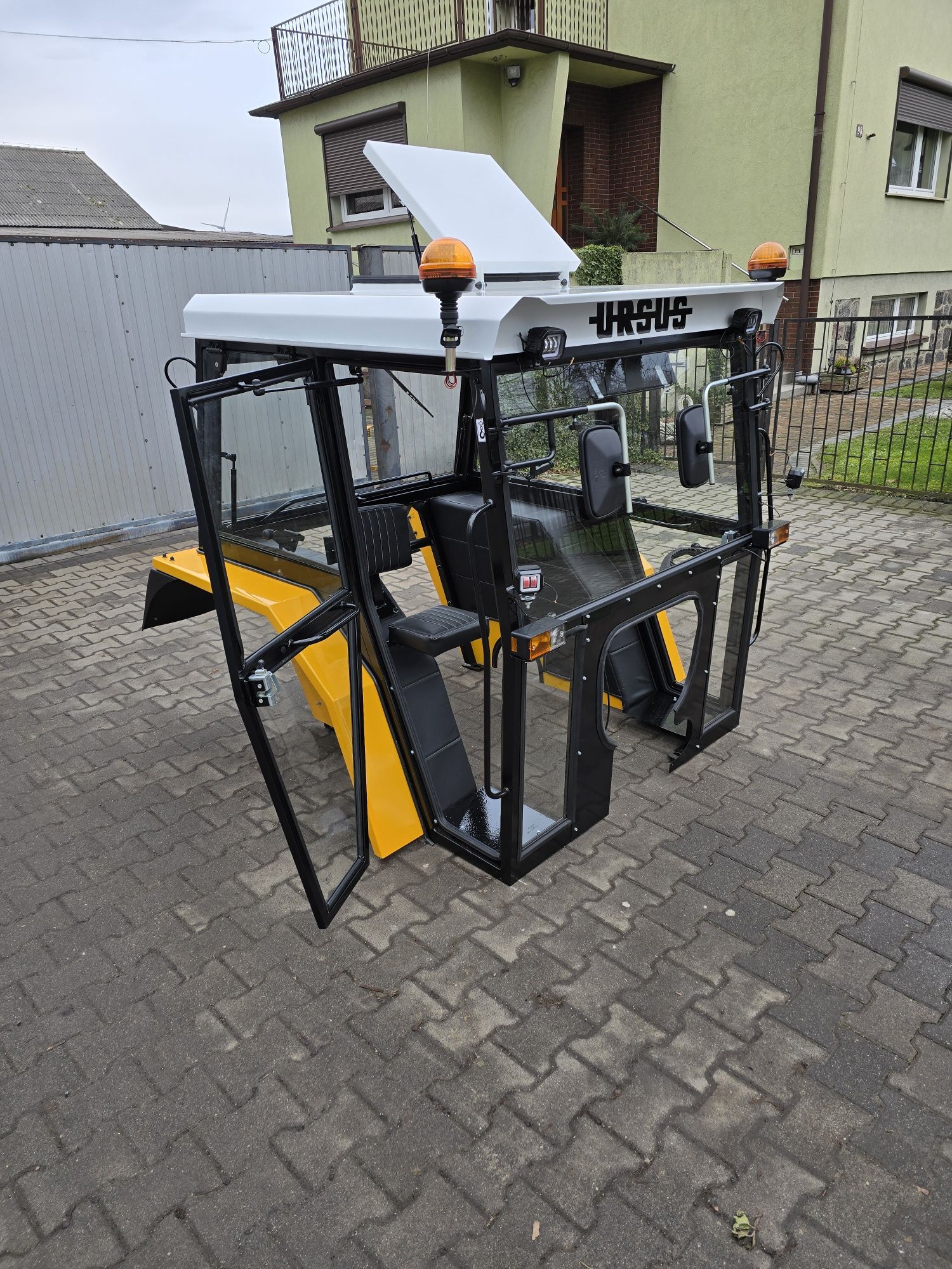 Kabina C360 Kabina c 360 Maska C360 Kabina do ciągnika C360 Nowa kabin