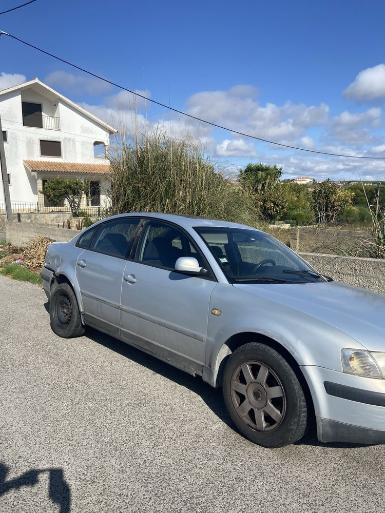 Passat 1.9 tdi batida mas a andar
